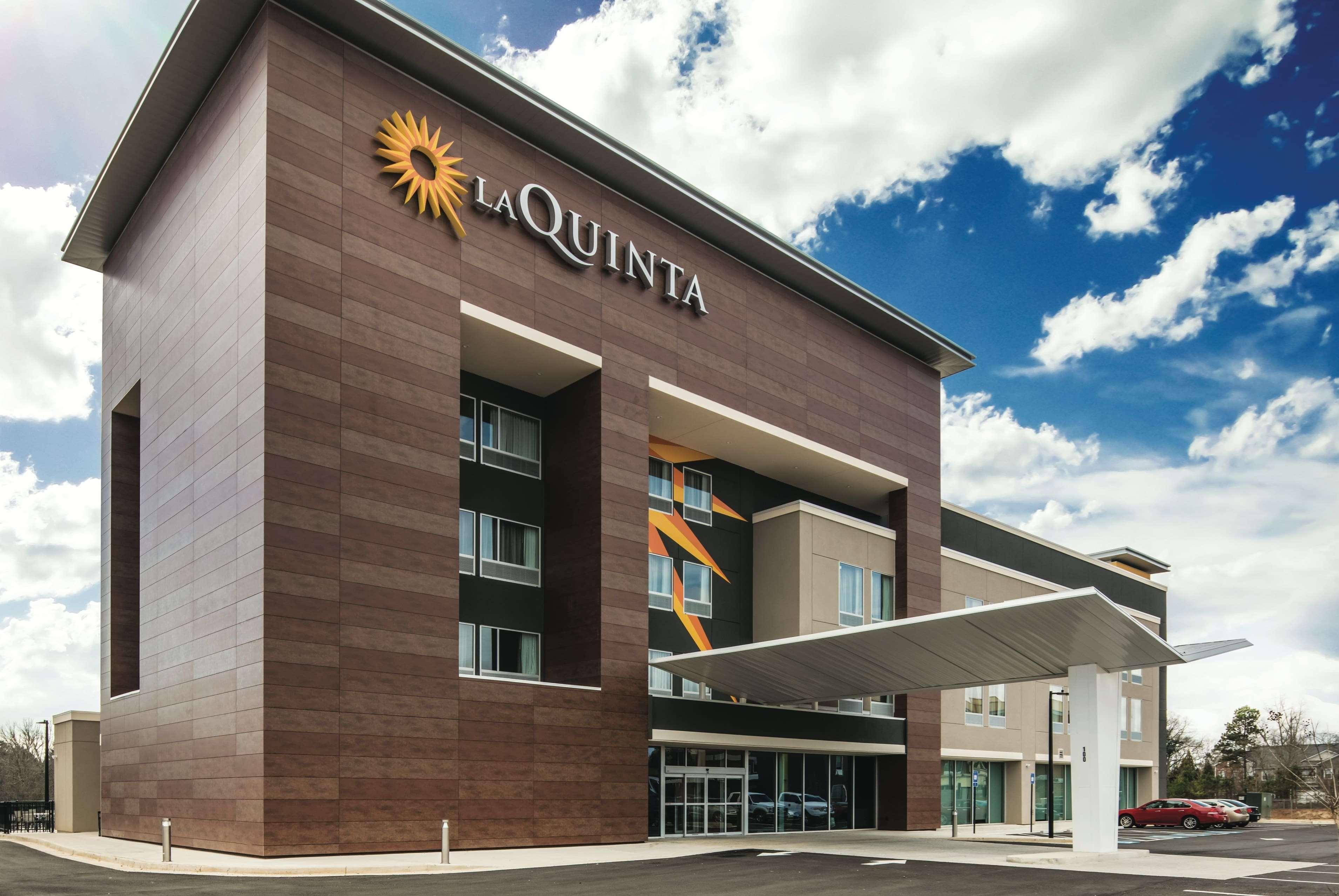 La Quinta Inn & Suites By Wyndham Atlanta South - Mcdonough Exterior photo